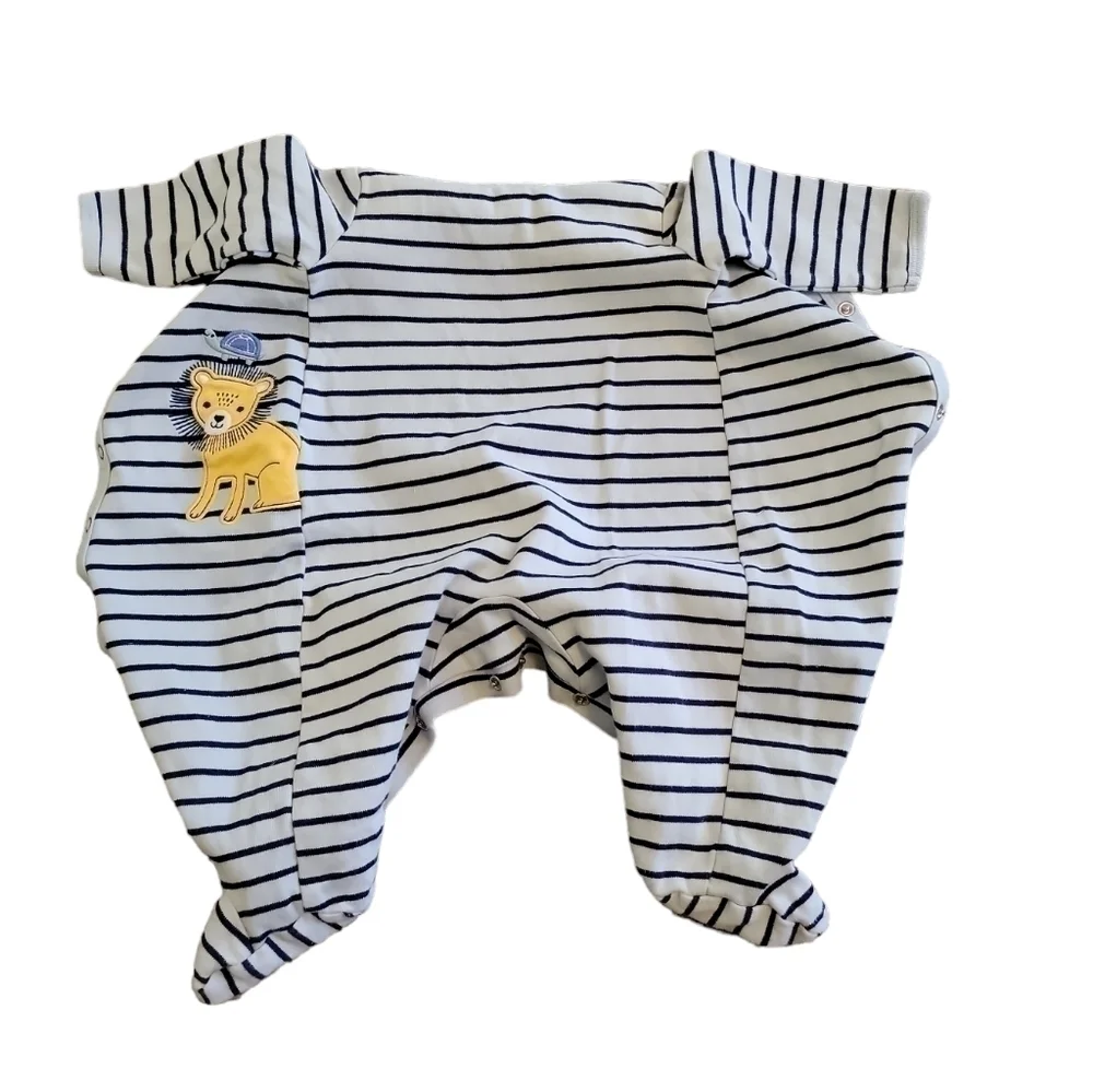 Carter’s size 6 months footie pajamas